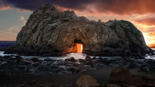 Rock formation light water beach - rim light free wallpaper