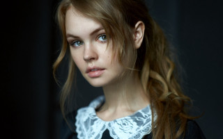 Woman ponytail white shirt serious - a ponytail free wallpaper for desktop