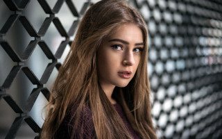 Woman fence grid pattern photorealistic - a fence free wallpaper for desktop