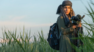 Woman camera backpack field sky - a sky in the background free wallpaper