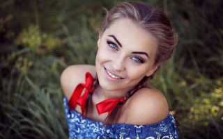Woman red bow smiling outdoors - a red bow tie free wallpaper