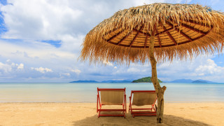 Beach chairs straw umbrella ocean - arthur pan free wallpaper for desktop