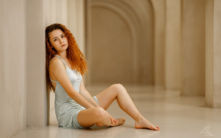 Woman sitting hallway photorealistic portrait - elina karimova free wallpaper for desktop