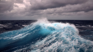 Large wave ocean stormy cloudy - a large wave free wallpaper