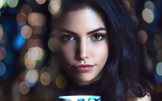 Woman coffee bokeh blurry lensflare - dark background free wallpaper