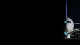 Jetliner night tarmac sky lit - top of an airport tarmac free wallpaper