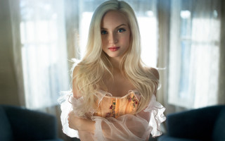 Angelic blonde woman white dress - constance gordoncumming free wallpaper