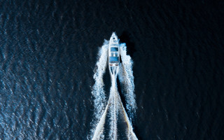 Ocean boat trail cinematic night - cinematic free wallpaper