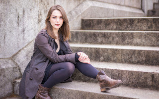 Woman sitting steps portrait anna - the step of a building free wallpaper