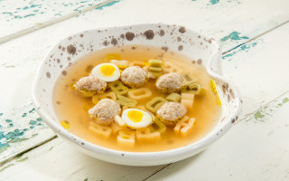 Soup meatballs noodles table spoon - a spoon and a spoon free wallpaper