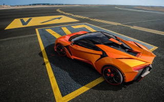 Car runway yellow arrow night - a yellow arrow free wallpaper