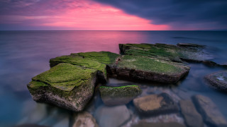 Rock formation water pink purple - auseklis ozol free wallpaper