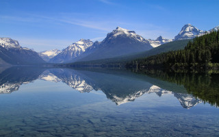 Mountain range reflection lake sky 3 - a still lake free wallpaper