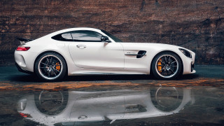 White sports car reflection side - the ground in front free wallpaper