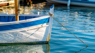 Boat docked water roped scenery - exekia free wallpaper