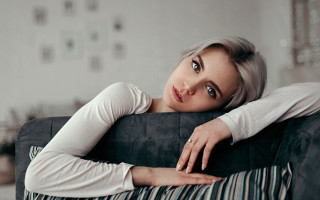 Woman grey hair couch portrait - the back of the couch free wallpaper