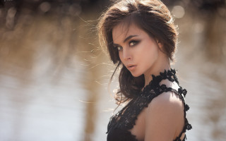 Gothic woman black dress water - a picture in front free wallpaper