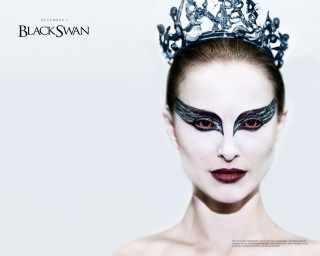 Gothic woman crown redeyes makeup - photo of a woman free wallpaper