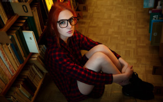 Eszter mattioni red hair glasses - a laptop free wallpaper