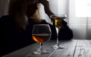 Woman sitting wine glass blurry - brassaï free wallpaper