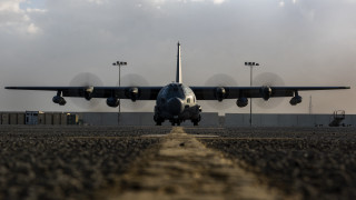 Airplane takeoff smoke arabesque shallow - a large airplane free wallpaper