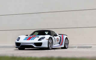 White sports car red white - pearlescent free wallpaper