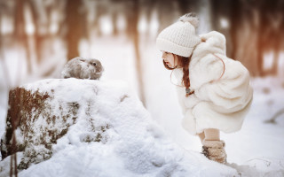 Girl white coat hat snow 2 - a squirrel free wallpaper for desktop