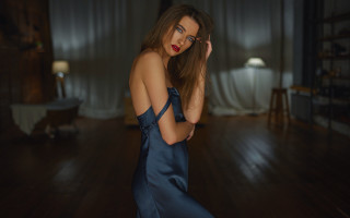 Woman blue dress portrait indoor - the side of the room free wallpaper