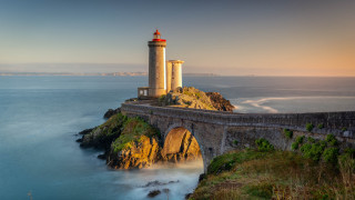 Lighthouse cliff bridge ocean sunset - thierry doizon free wallpaper