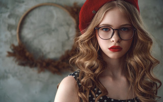 Woman glasses redhat wreath portrait - a red hat free wallpaper