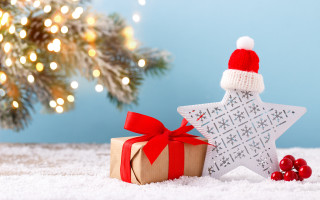 Star ornament christmas hat present - present free wallpaper