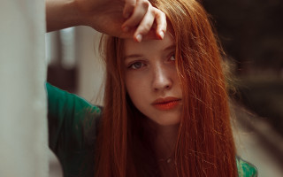 Redhair woman portrait looking camera - mannerism free wallpaper