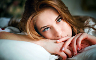 Woman bed white sheet blurry - a white sheet free wallpaper