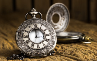 Pocket watch chain gears clock - a pocket watch free wallpaper