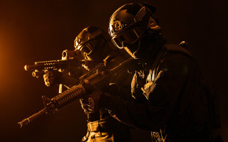 Soldiers guns dark light cinematic - cinematic 4k wallpaper free wallpaper