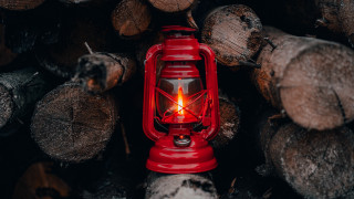 Red lantern pile logs romantic - radiant free wallpaper