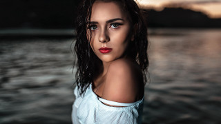 Woman longhair redlipstick serious portrait - a red lipstick free wallpaper