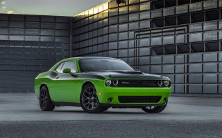 Green black car building window - a large window free wallpaper for desktop