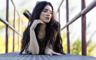 Woman sitting bench tattoo fashion - her chin free wallpaper