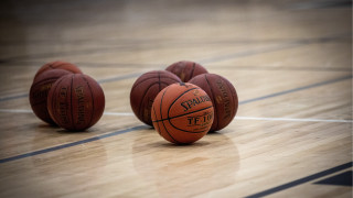 Basketball group on court with - free sports wallpaper for desktop
