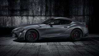 Silver sports car dark wooden - a wooden wall behind free wallpaper