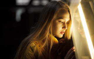 Woman light blinds serious photorealistic - the light free wallpaper