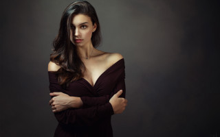 Woman crossed arms dark room 2 - a black backdrop free wallpaper