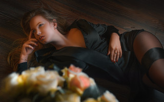 Woman laying phone flower jewelry - artur tarnowski free wallpaper