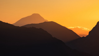 Mountain range sunset bird yellow - a sunset in the background and a bird free wallpaper