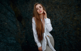 Woman longhair cellphone rock romanticism - a rock formation free wallpaper for desktop