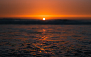 Sunset ocean wave shore cloudy - a sunset over the ocean free wallpaper