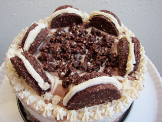 Pastel cake white frosting chocolate - decadent free wallpaper