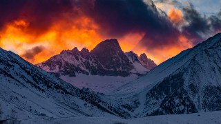 Mountain range red sky clouds 8 - a few snow covered mountains free wallpaper
