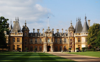 Large building windows flagpole roof - christopher wren free wallpaper